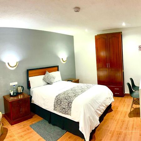 Accel Hotel La Quinta Ибарра Экстерьер фото