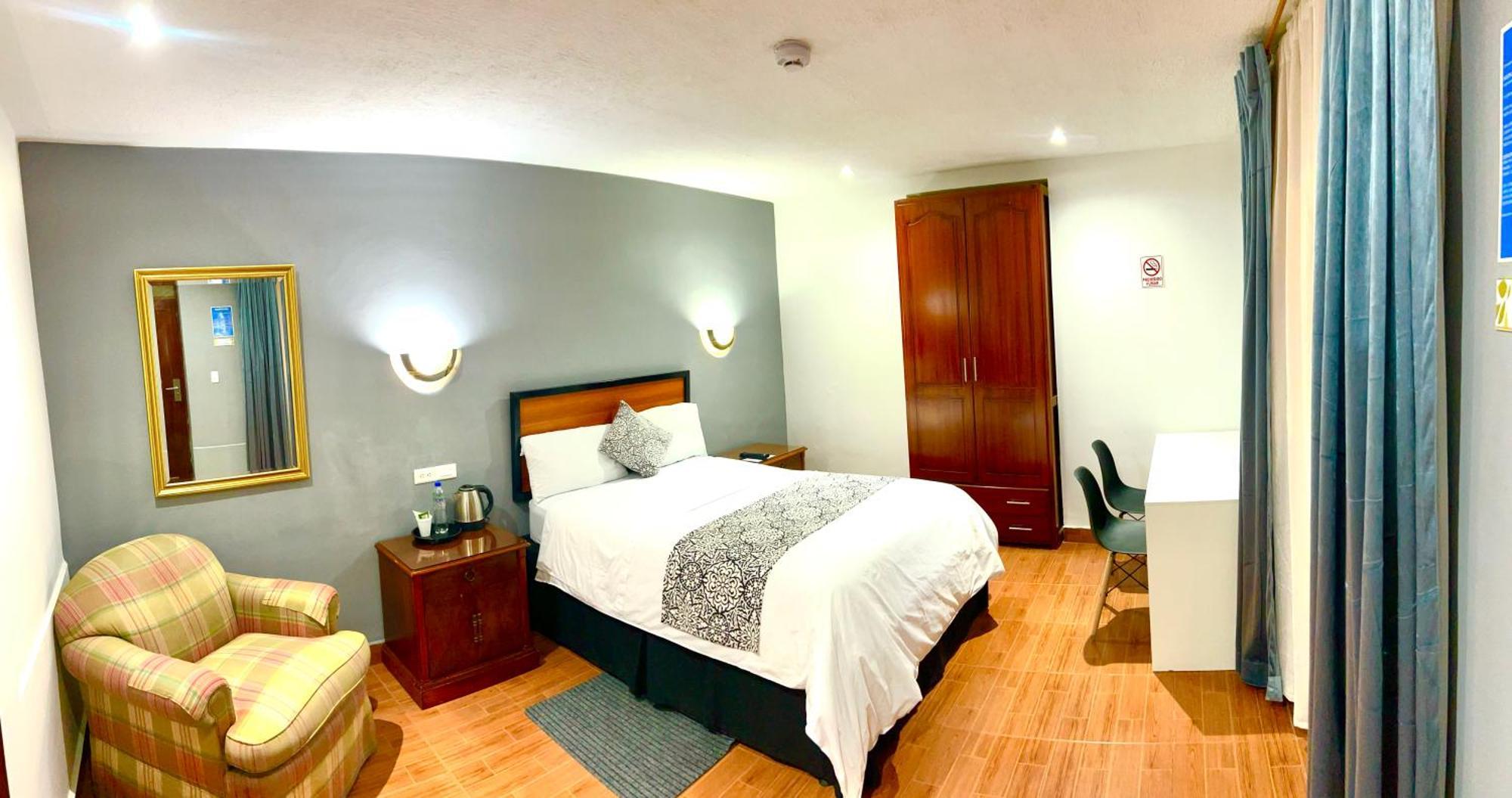 Accel Hotel La Quinta Ибарра Экстерьер фото