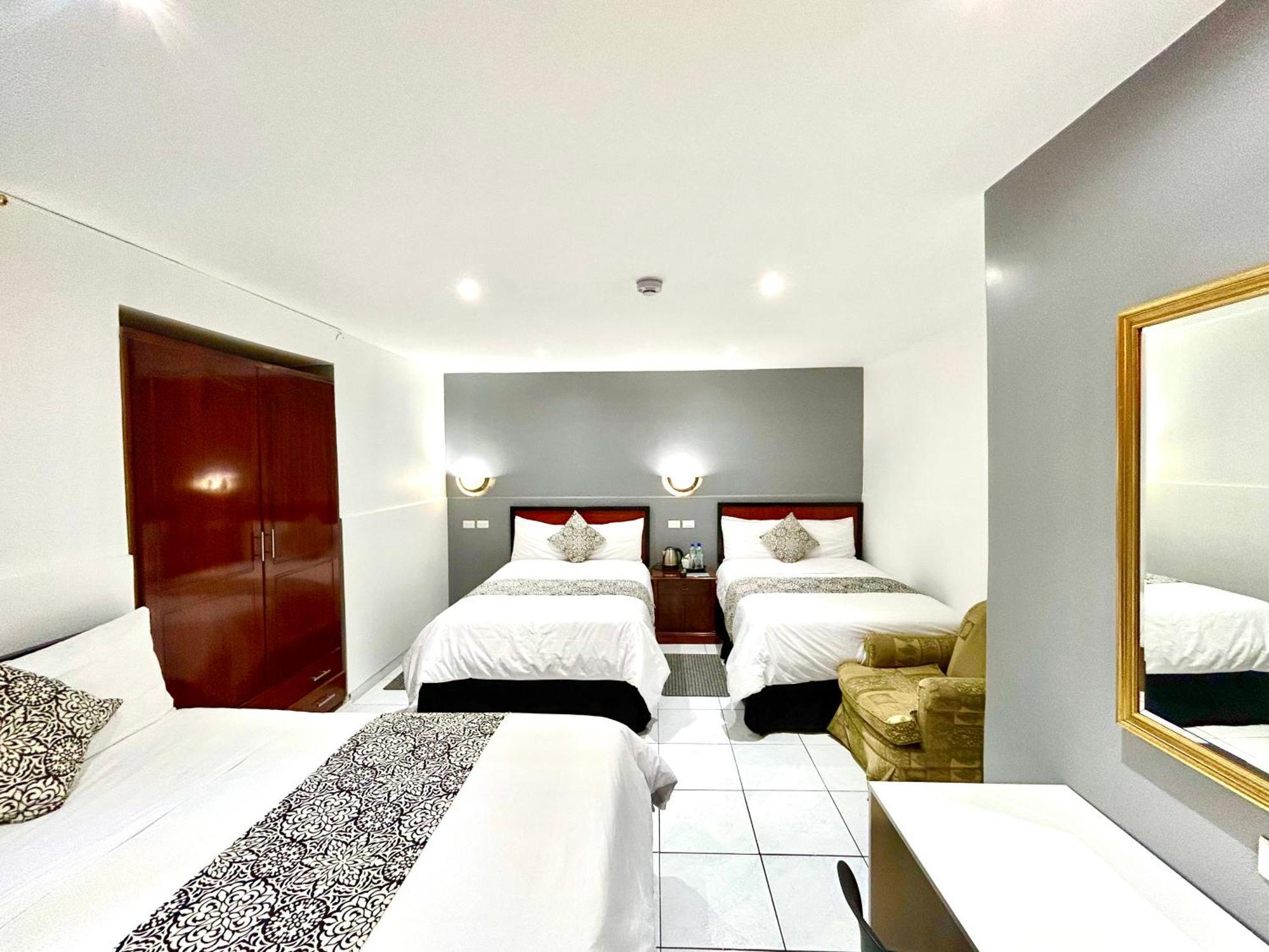 Accel Hotel La Quinta Ибарра Экстерьер фото