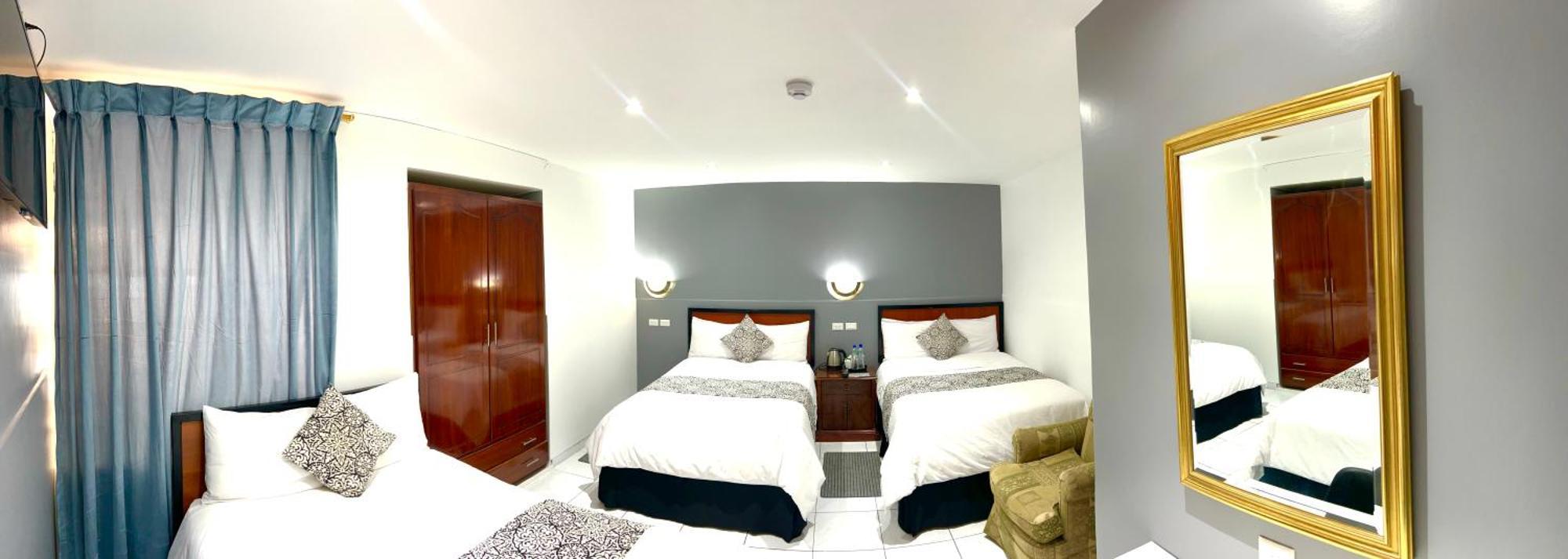 Accel Hotel La Quinta Ибарра Экстерьер фото