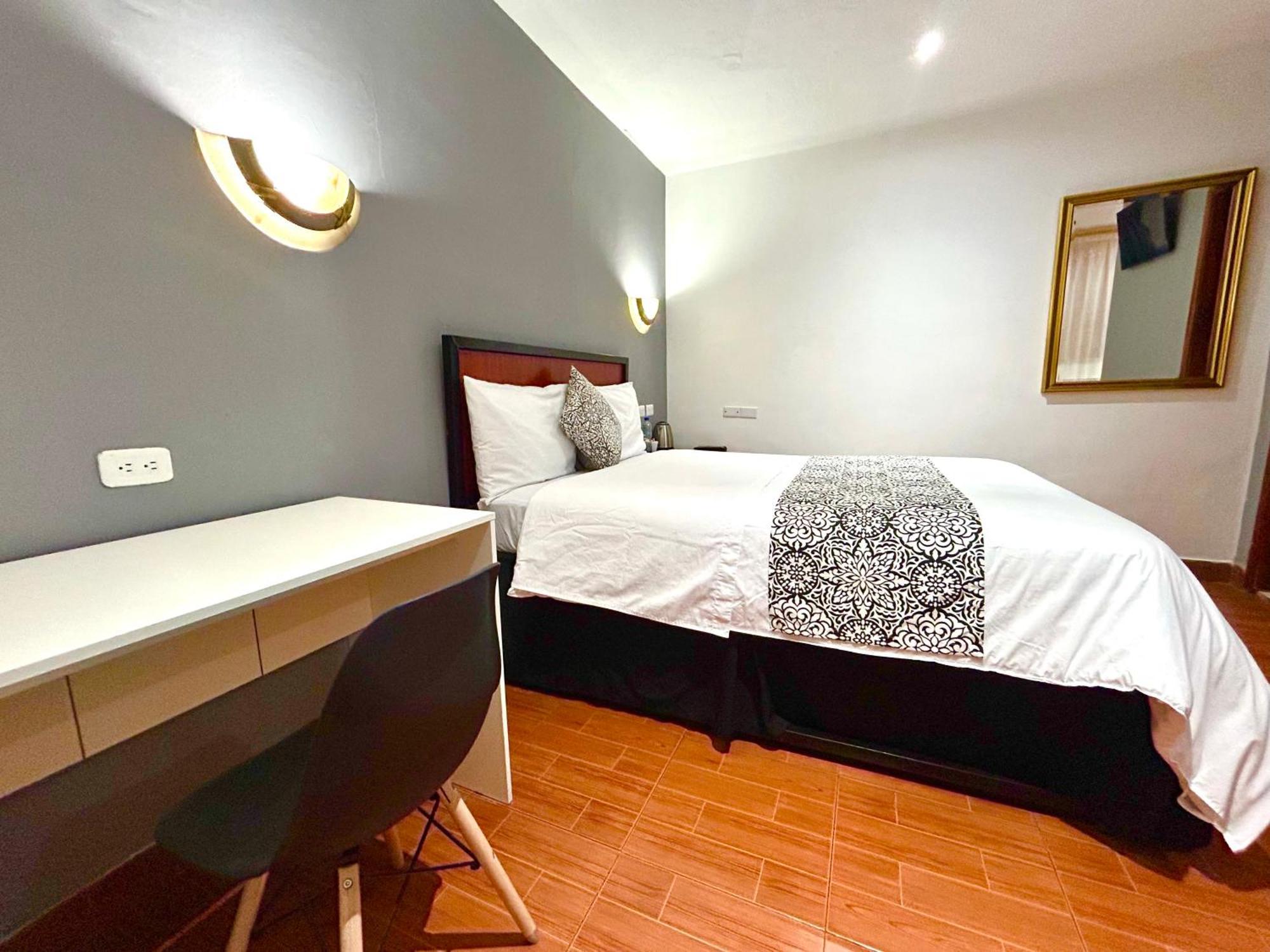 Accel Hotel La Quinta Ибарра Экстерьер фото