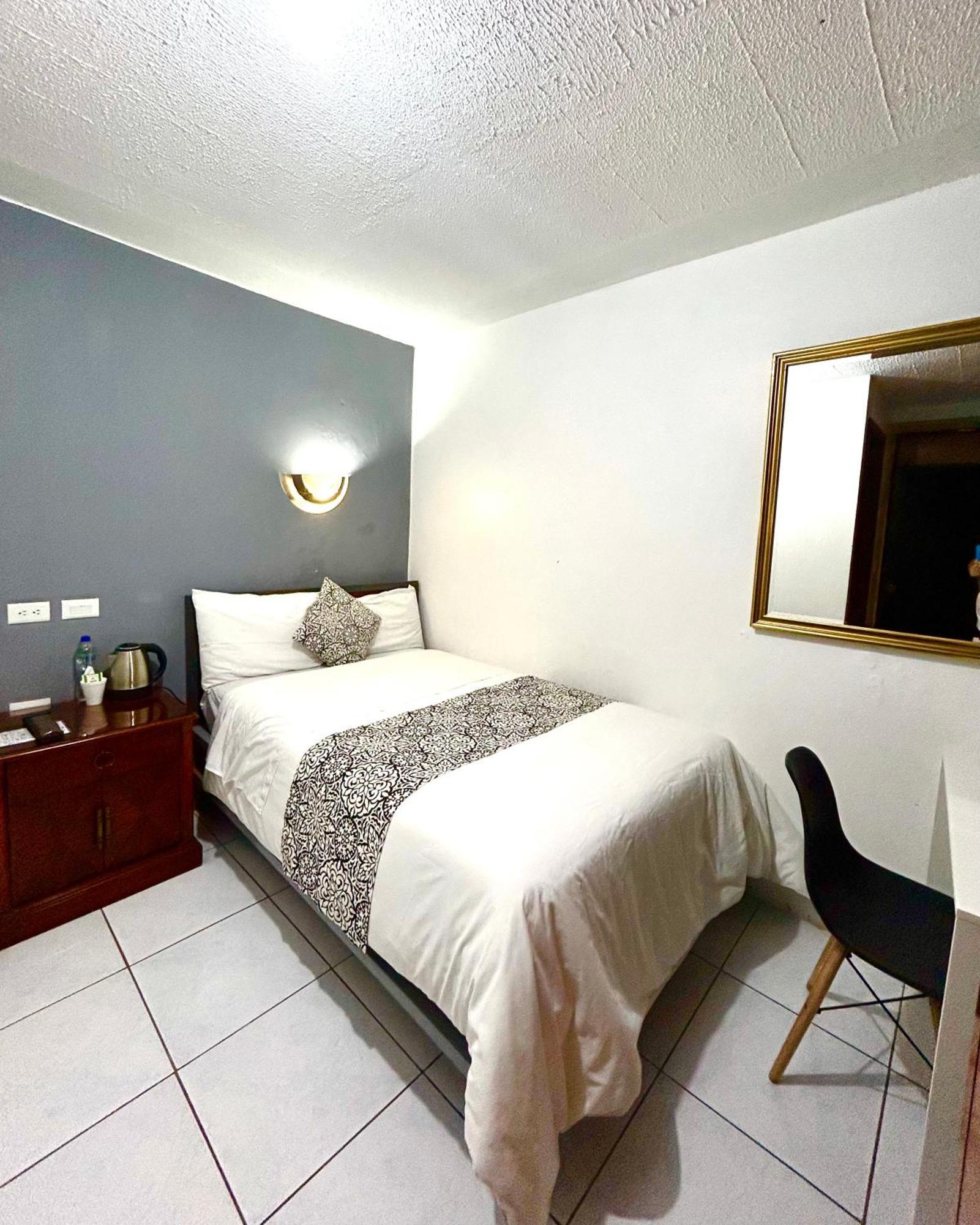 Accel Hotel La Quinta Ибарра Экстерьер фото