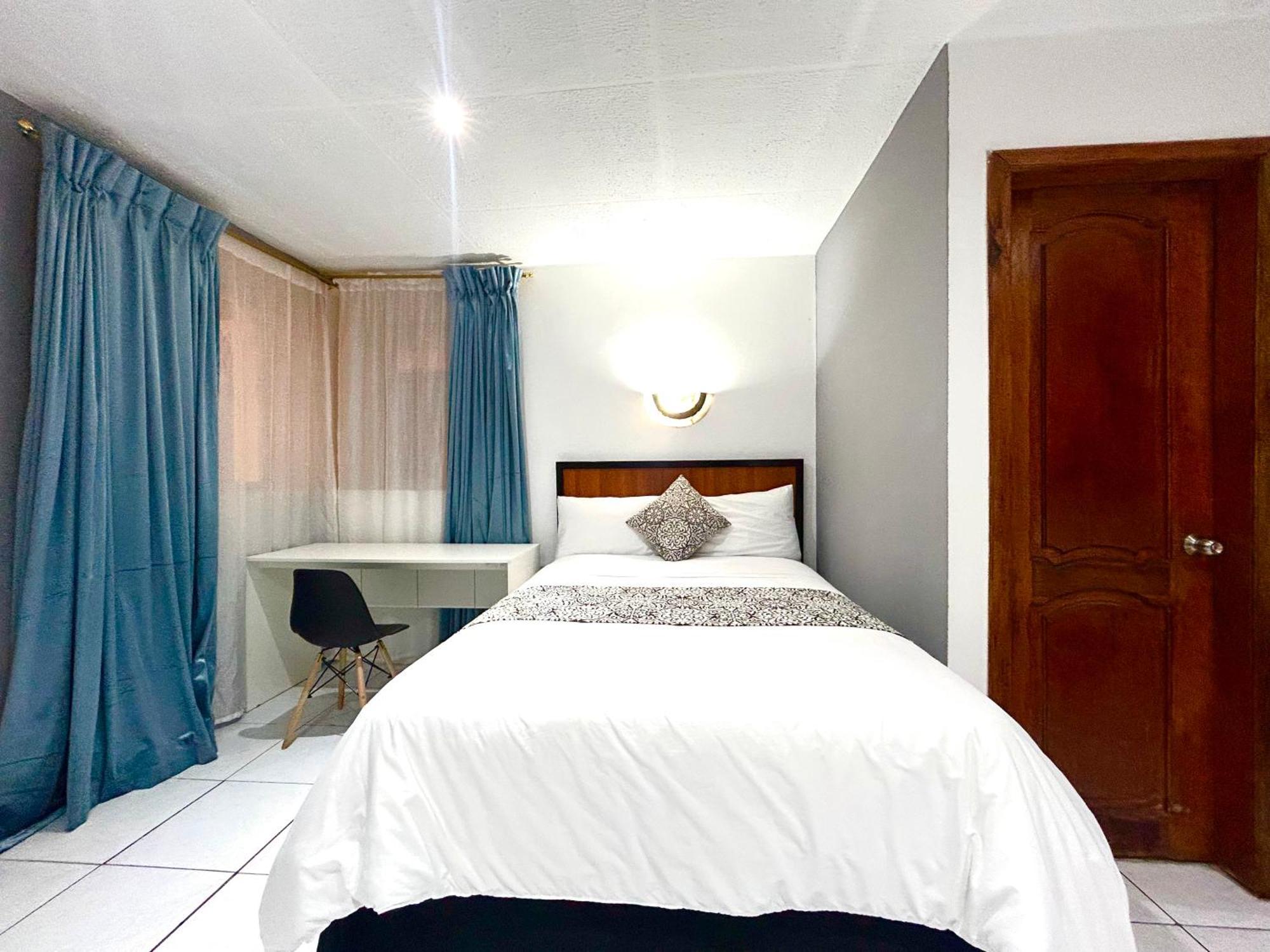 Accel Hotel La Quinta Ибарра Экстерьер фото