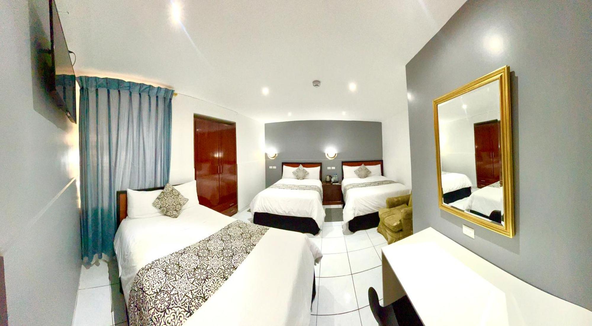 Accel Hotel La Quinta Ибарра Экстерьер фото