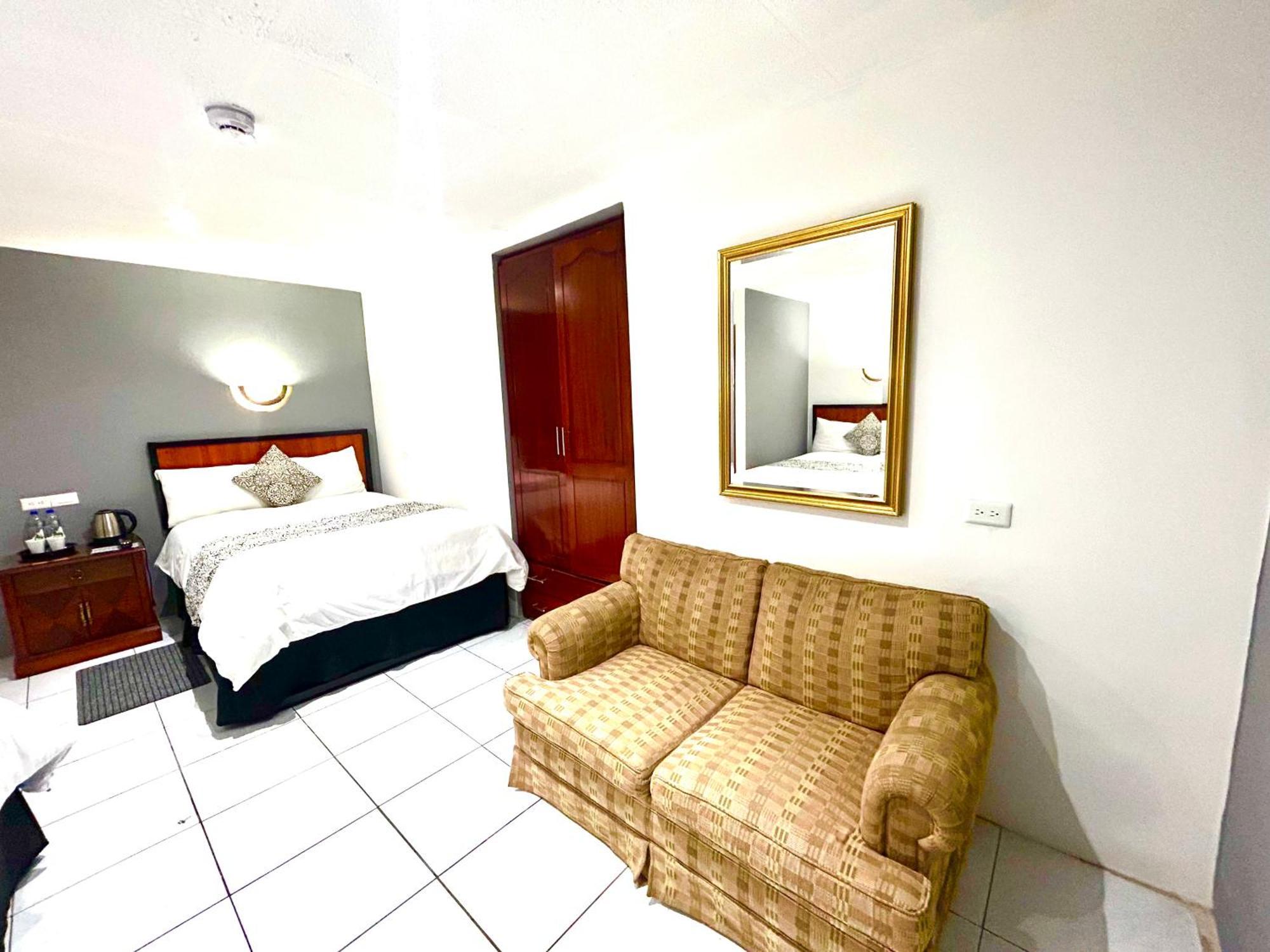 Accel Hotel La Quinta Ибарра Экстерьер фото