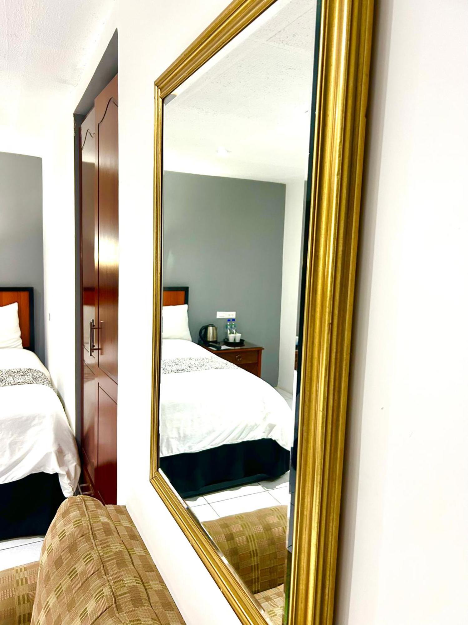 Accel Hotel La Quinta Ибарра Экстерьер фото