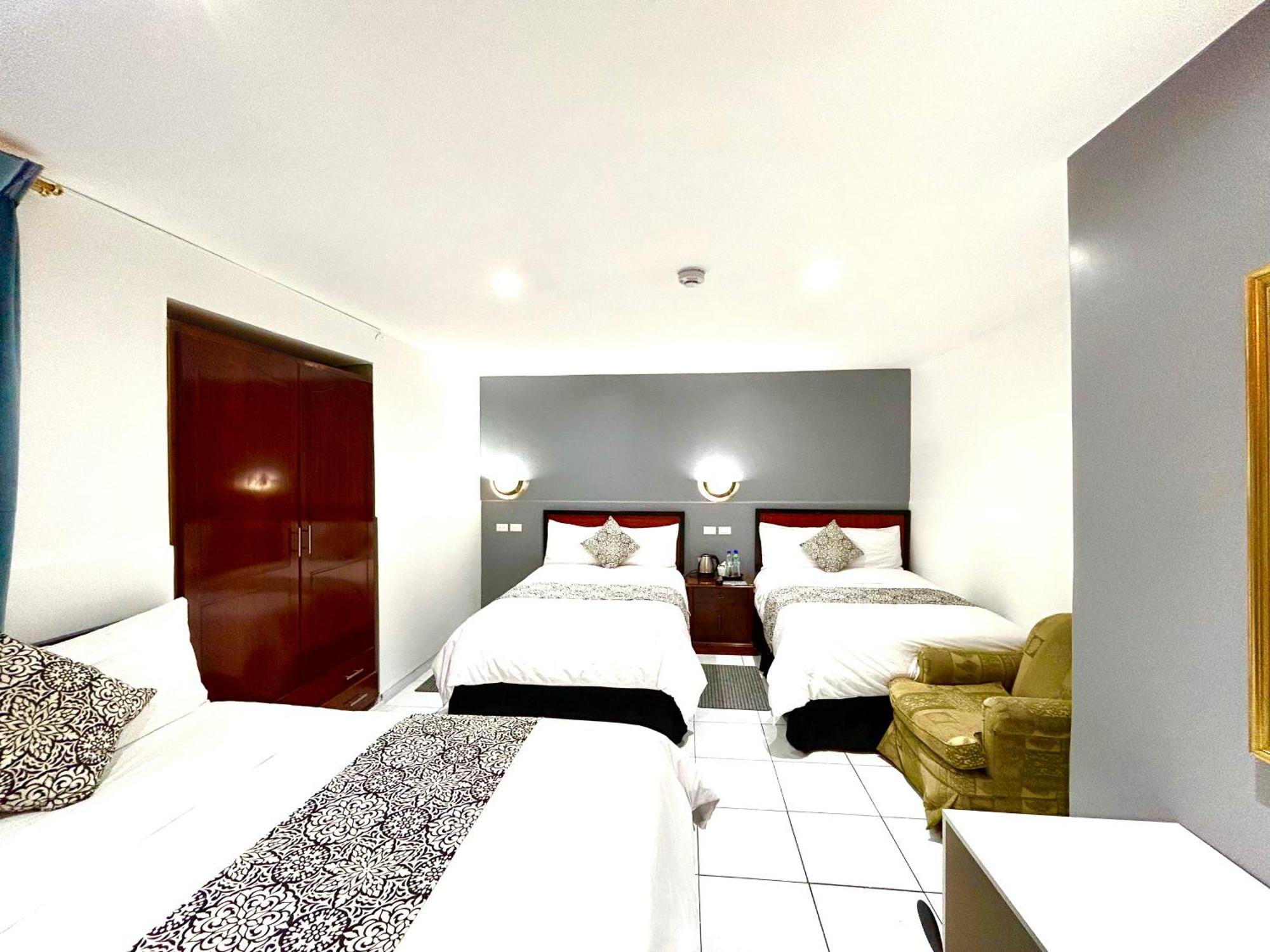 Accel Hotel La Quinta Ибарра Экстерьер фото