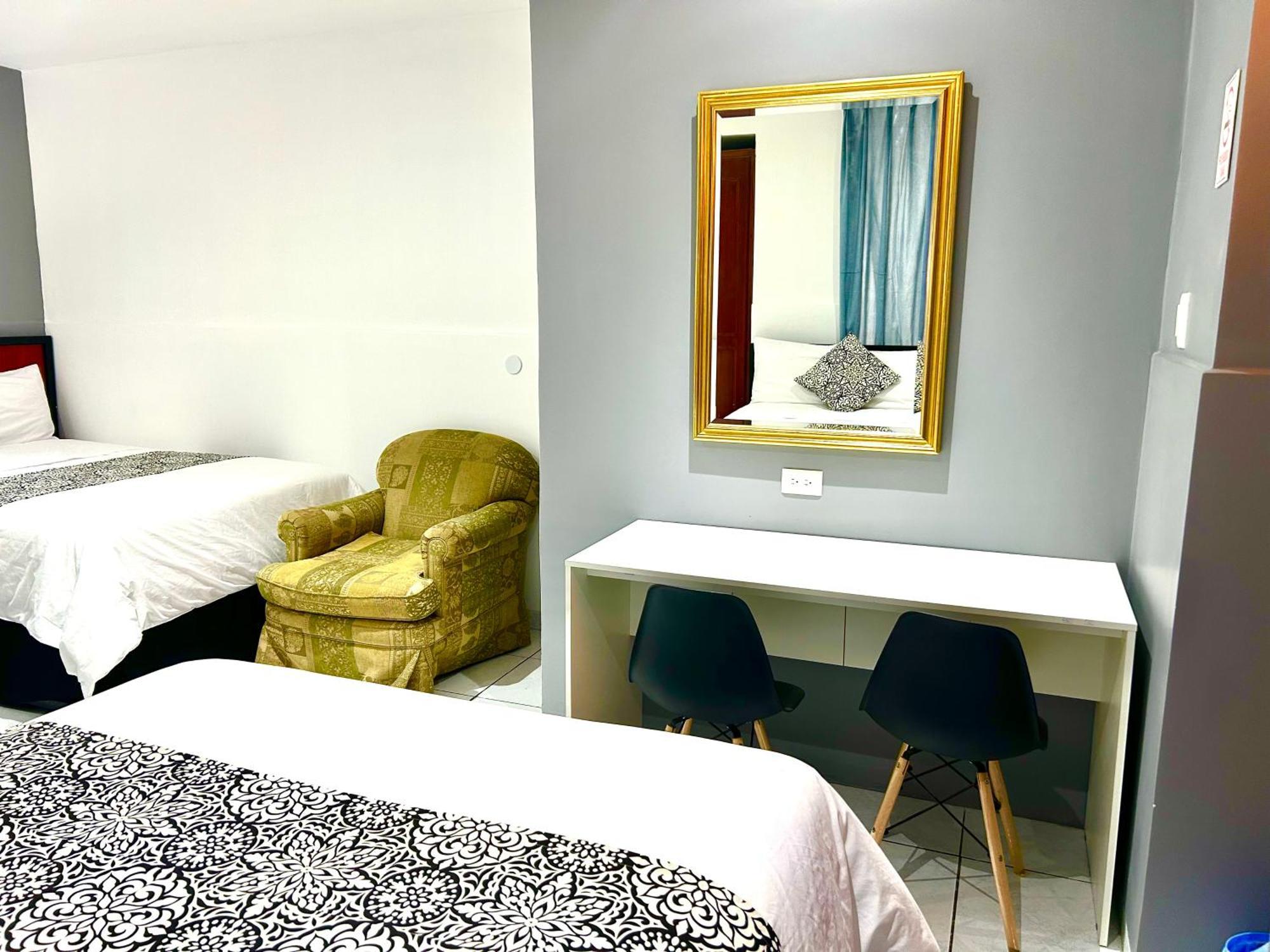 Accel Hotel La Quinta Ибарра Экстерьер фото