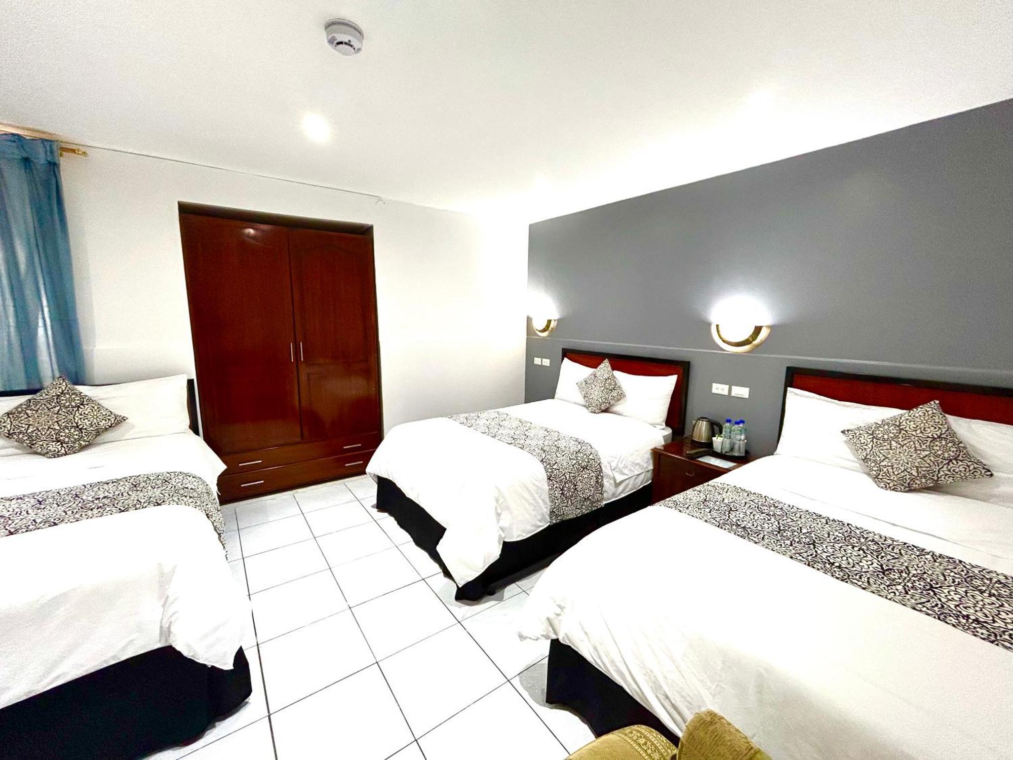 Accel Hotel La Quinta Ибарра Экстерьер фото