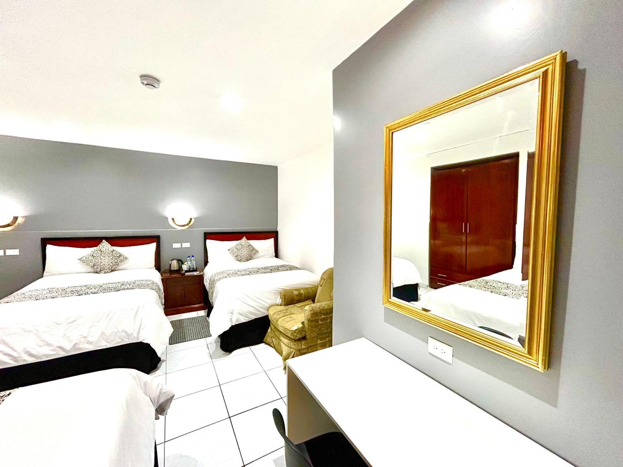 Accel Hotel La Quinta Ибарра Экстерьер фото