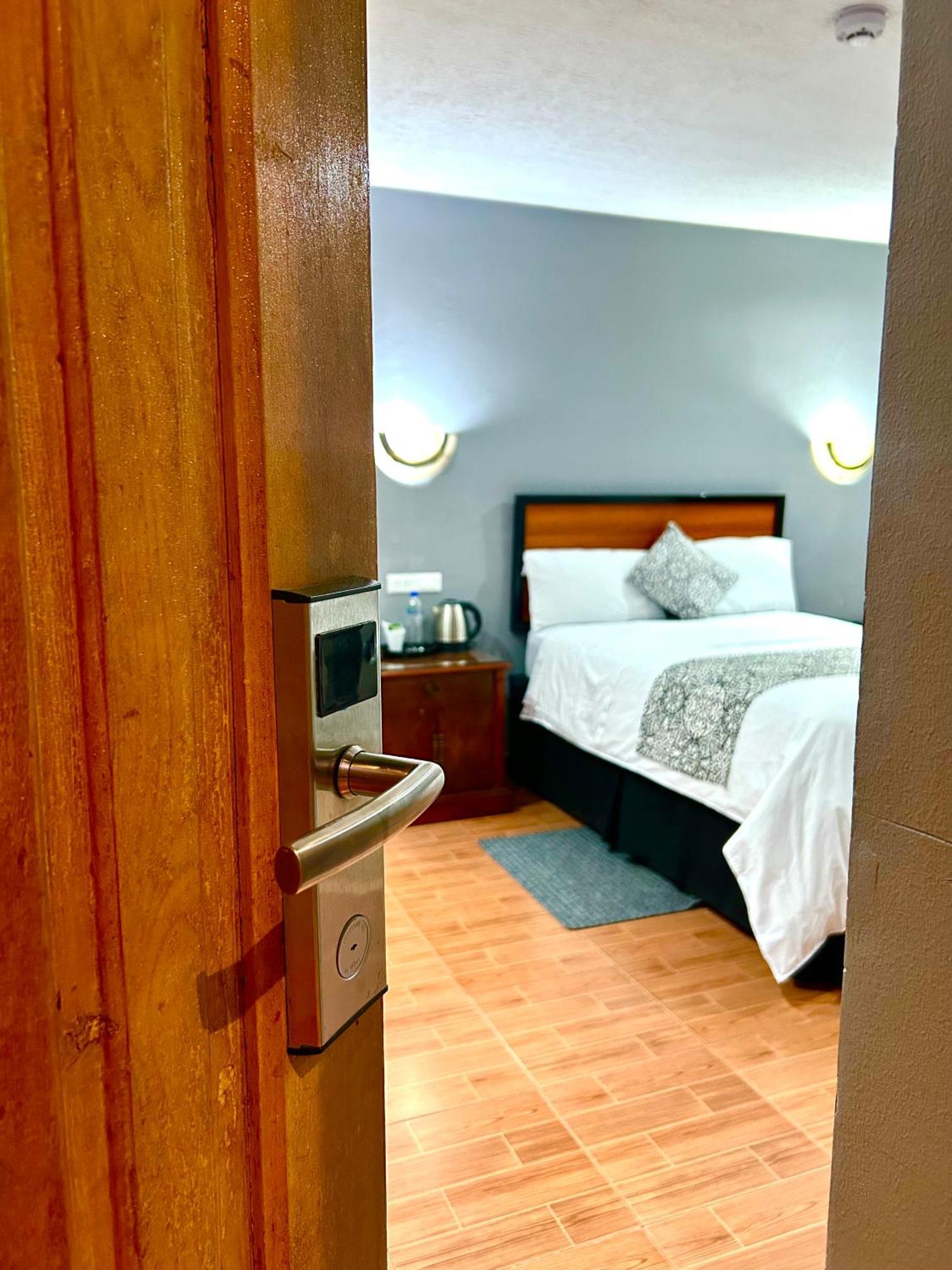 Accel Hotel La Quinta Ибарра Экстерьер фото